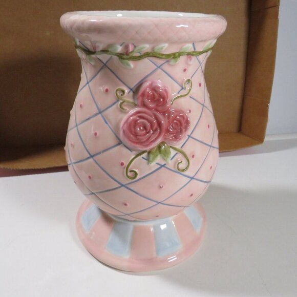 Elements Vase with Pedestal Base Ceramic Pink Rose with Diamond design embossed - Picture 3 of 14
